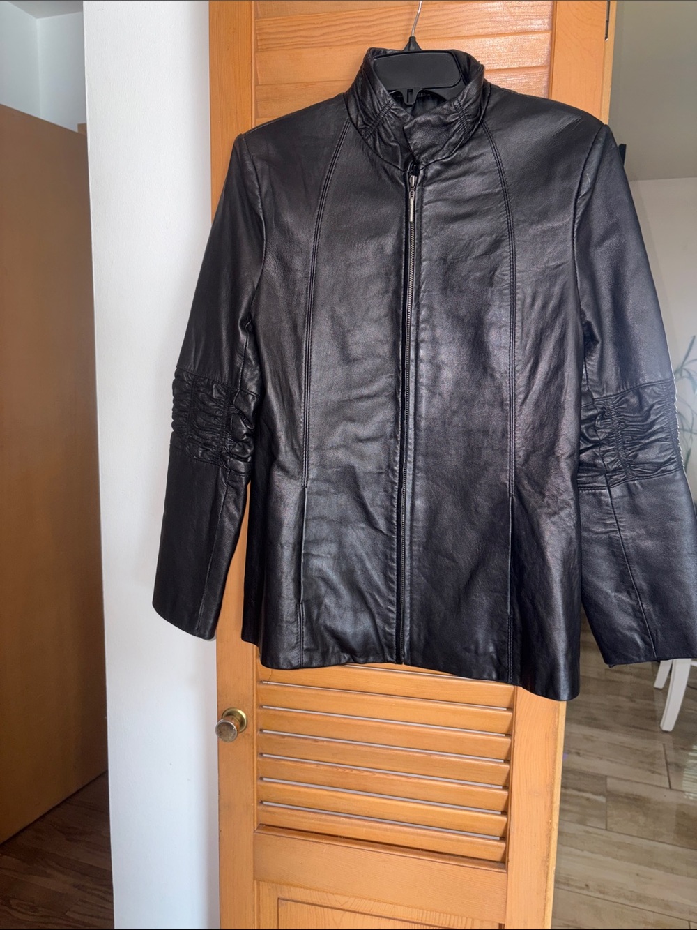 Kasper Black Leather Zip-Up Jacket with Ruched Sleeves